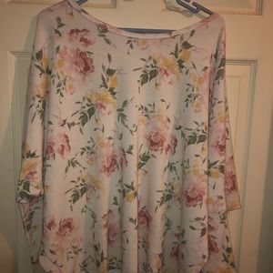 Andree by Unit …soft oversize sweatshirt type top, rose floral design …